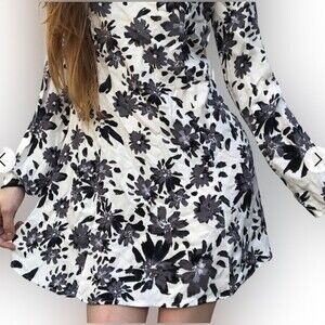 Long sleeve black and white floral print lace up back mini dress size medium